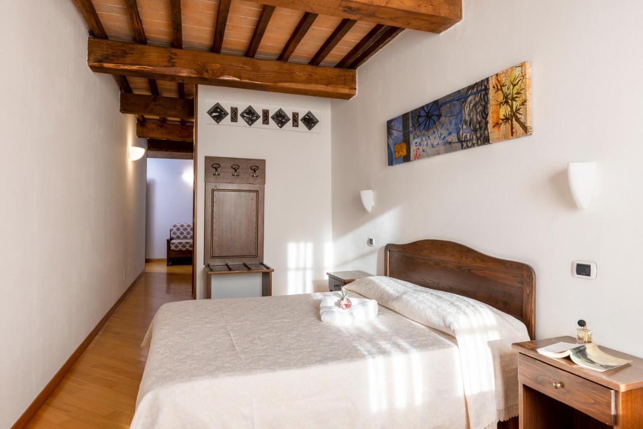 Hotel La Pace Asciano Buitenkant foto