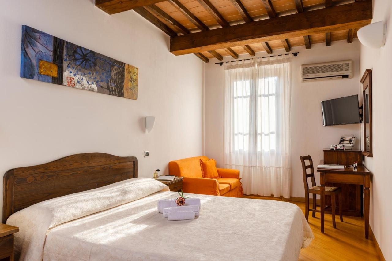 Hotel La Pace Asciano Buitenkant foto