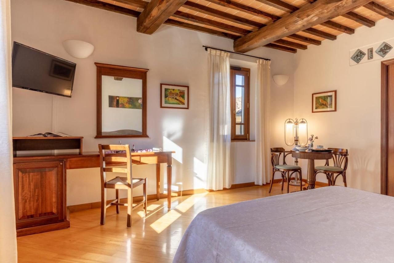 Hotel La Pace Asciano Buitenkant foto