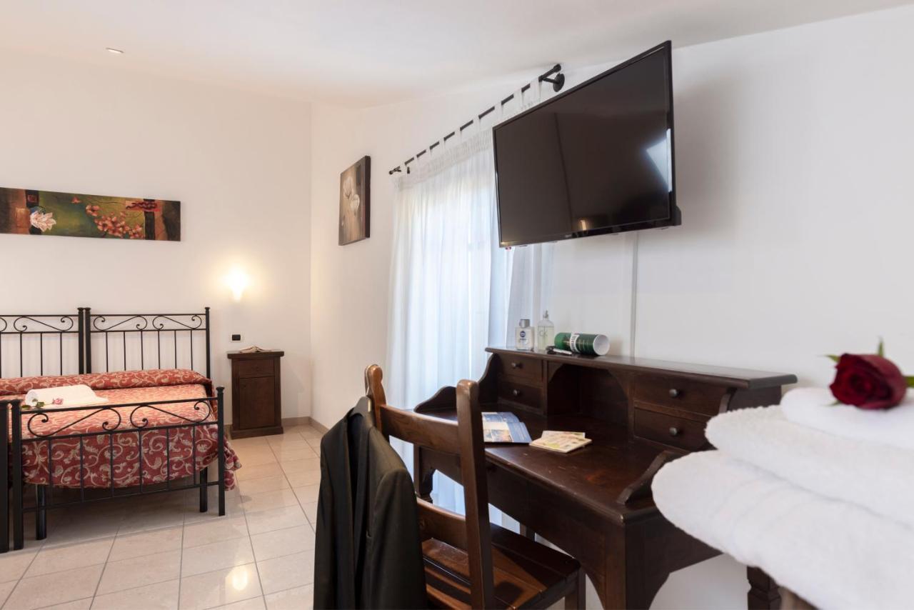 Hotel La Pace Asciano Buitenkant foto