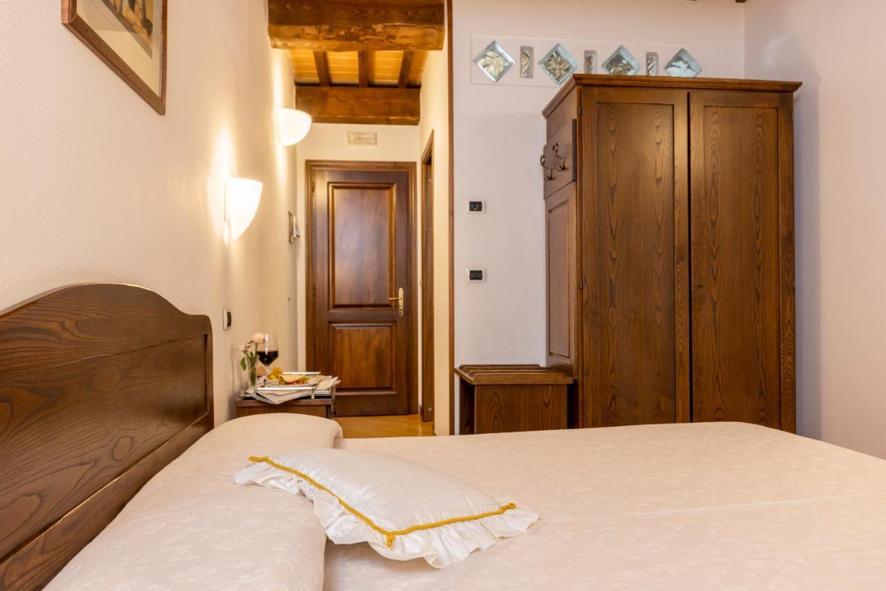 Hotel La Pace Asciano Buitenkant foto